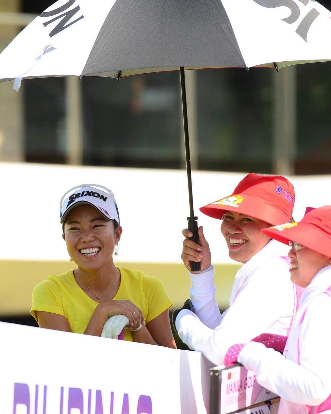 中山三奈さんのインスタグラム写真 - (中山三奈Instagram)「どんな時もずっと笑顔でいてくれる優しいキャディーさんやった☺️☺️💕 Salamat po🙏🏽❣️ #golf #philippines #manila #thankyou」4月12日 19時38分 - minanakayama