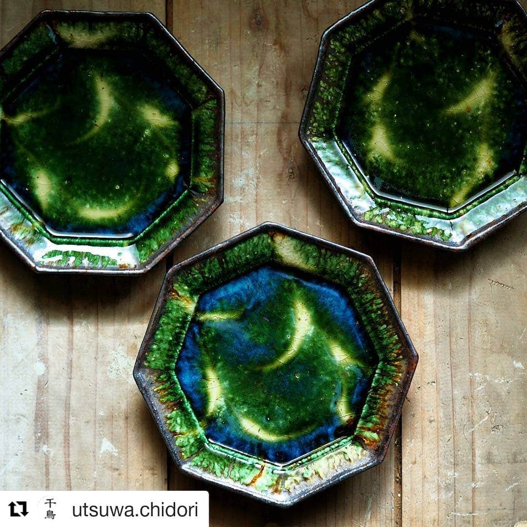 おおぬまゆきさんのインスタグラム写真 - (おおぬまゆきInstagram)「. . 昨年末の千鳥さん個展、八角皿などご予約をいただきました分がお届けできたそうです。 長くお待たせしてしまい、申し訳ございません。 どうぞよろしくお願いいたします。 . ご予約は昨年末個展で特別に承りました。 通常はご予約を承っておりませんので、ご了承ください。 . . . #Repost @utsuwa.chidori (@get_repost) ・・・ 大沼道行さんから、ご予約分のうつわが届いています。ご予約のお客様にはすでに個別にご連絡しておりますが、もしまだメールが届いていない方がいらっしゃいましたら、お手数ですが、お電話かメールでお問い合わせください。 なお今回の入荷は、ご予約分のみとなっております。一般の販売はございません。また新規のご予約はお受けしておりませんので、何卒ご了承ください。 #大沼道行 #うつわ千鳥 . . .」4月12日 19時41分 - yuki0207float