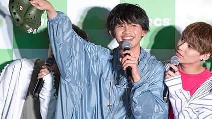 さとり少年団さんのインスタグラム写真 - (さとり少年団Instagram)「昨日行われたCrocs×ONE N’ ONLYのスペシャルイベント。  会場にお越しいただいたみなさん、そしてInstagram Liveでご覧になったみなさん、本当にありがとうございました！  そして今日は、更なる素敵なお知らせをお届けします。  なんと、イベント時にメンバー全員がサインをしたCrocsを、抽選で1名様にプレゼントすることが決定しました！  応募方法はこちら。 １．Crocsの公式Instagramをフォロー。 @crocsjp https://www.instagram.com/crocsjp/ ２．みなさんがお持ちの、お気に入りのCrocsを撮影。 ３．ハッシュタグ #crocsonenonly をつけてInstagramで投稿。 締め切りは4月21日（日）23:59まで。 当選者には4/26（金）までに、Crocs公式InstagramからDMでご連絡します。  ご応募、お待ちしています！ #crocsonenonly #クロックス #ONENONLY #EBiSSH #さとり少年団 #SBC」4月12日 19時41分 - satoriboysclub