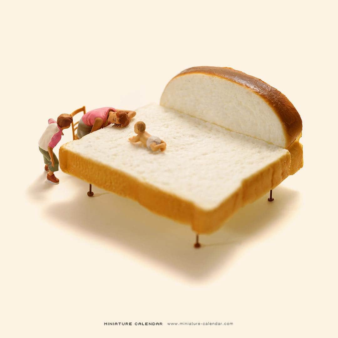 田中達也さんのインスタグラム写真 - (田中達也Instagram)「. BREAD🍞🥖🥐 Selection . #パンの記念日 #パンの日 ということで パンをモチーフにした作品を集めてみました .」4月12日 19時45分 - tanaka_tatsuya