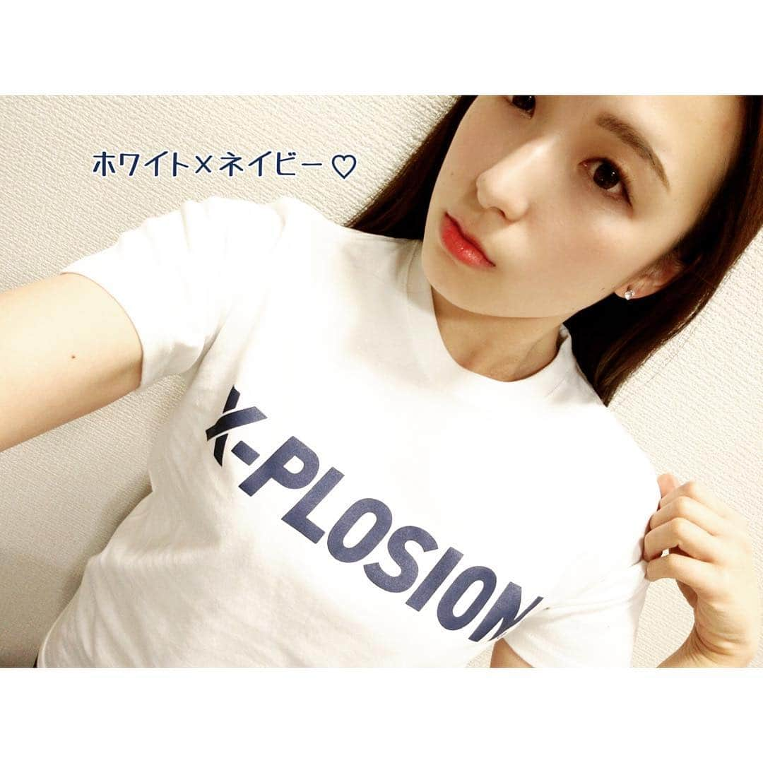 X-PLOSIONさんのインスタグラム写真 - (X-PLOSIONInstagram)「近日数量とカラー限定販売✨あなたはどちらの色がお好みですか?? ． . こんばんは、エクスプロージョンです😆 ． . 近日エクスプロージョンから、数量とカラー限定のＴシャツが販売されます！ ． ． ブラック×ゴールドでかっこよく ． ホワイト×ネイビーで爽やかに . ． あなたはどちらの色がお好みですか😌？？ ． . 次の投稿をお楽しみに… また見てね😊！ . . いつもコメントありがとうございます！ 少しづつお返事していきますので、お待ちいただきますと幸いです！ . 本日も、最後までお読み頂きありがとうございます！🌠 サプリメント、ウェアのご購入はこちらから！！??https://store.x-plosion.jp/shopbrand/ct3/ ＿＿＿＿＿＿＿＿＿＿＿＿＿＿＿＿＿＿＿＿＿＿＿＿＿＿＿＿＿＿ #エクスプロージョン  #プロテイン  #ホームトレーニー #ダイエット #ボディメイク #フィジーク #ボディビル #筋肉 #筋肉女子 #筋トレ #筋トレ女子 #マッチョ  #ダイエッター  #トレーニング #プロテイン女子 #アミノ酸#パワーリフティング #トレーニング #protein #ソイプロテイン #workout #スクワット #ベンチプレス  #デッドリフト #タンパク質 #スクワット女子 #トレーニング動画 #tシャツ #コスパ最強 #限定商品」4月12日 19時45分 - x_plosion_protein