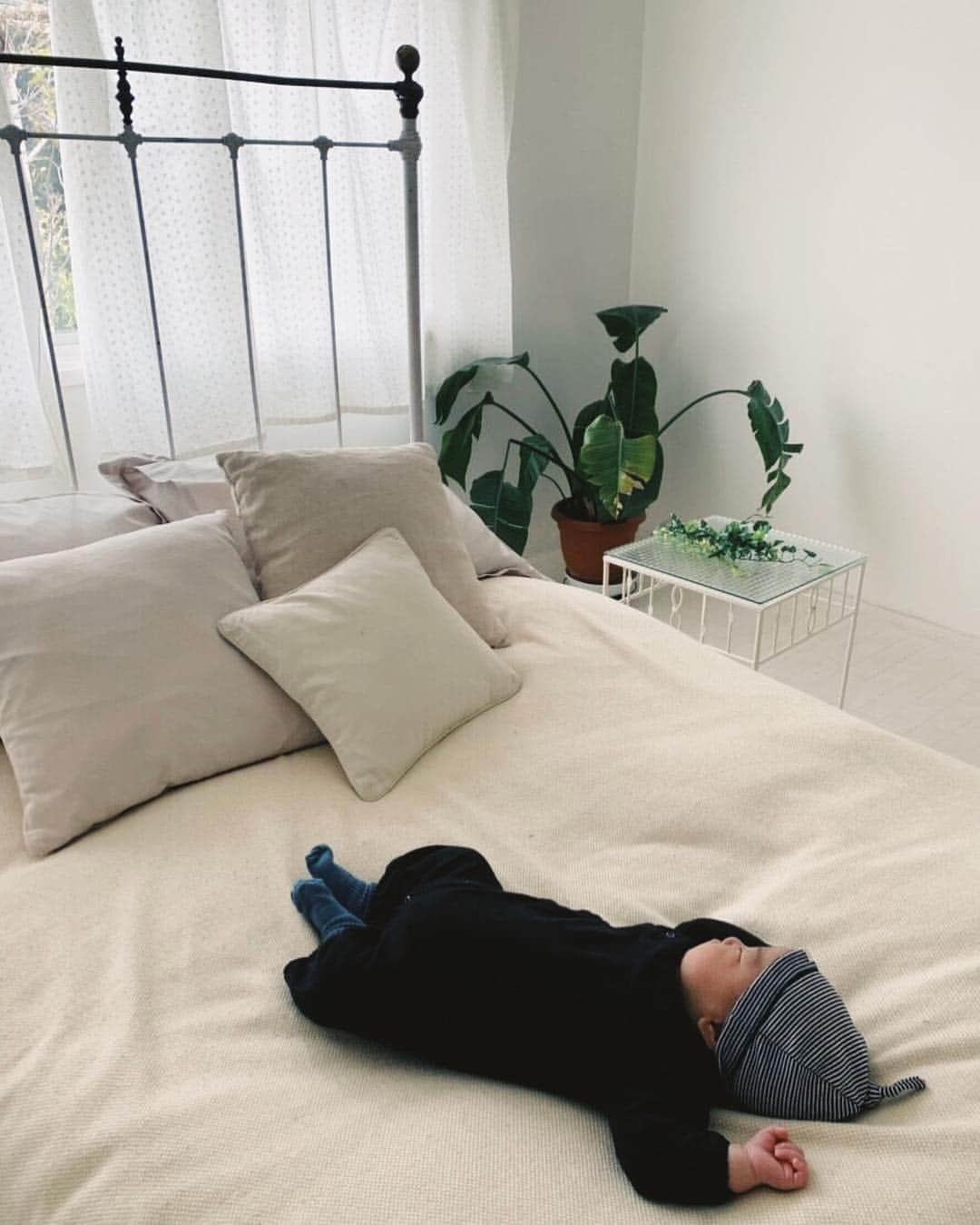 柏木作夢さんのインスタグラム写真 - (柏木作夢Instagram)「そう、ずっと  寝ていたらしい。  やるね。  #赤ちゃんのいる生活」4月12日 19時50分 - samukashiwagi
