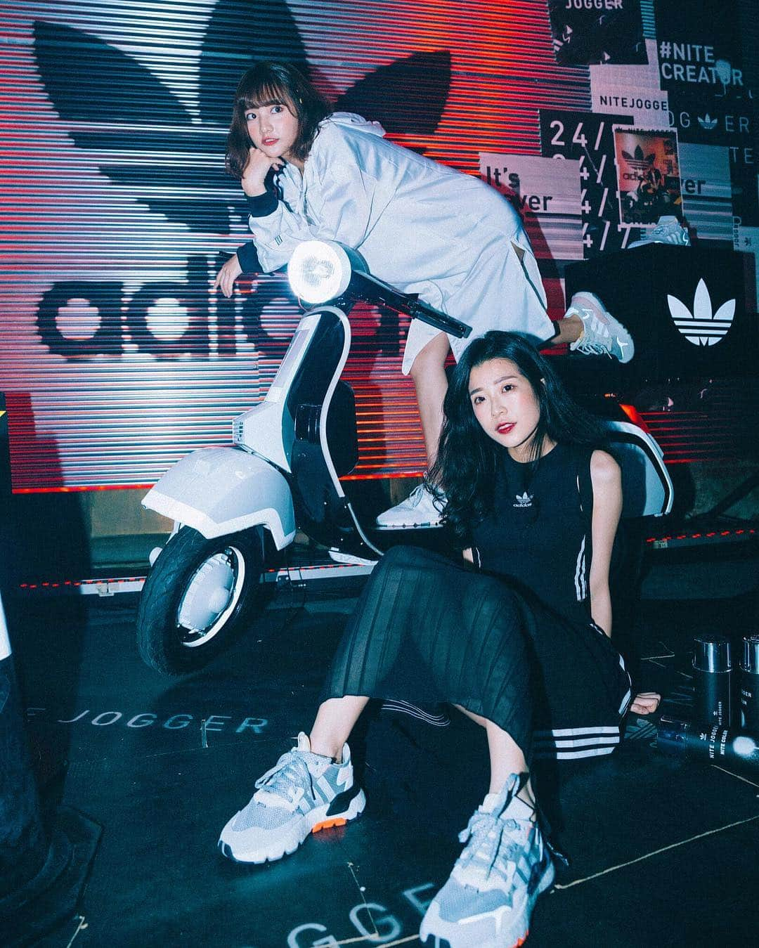 Ninaさんのインスタグラム写真 - (NinaInstagram)「帶寶寶👶🏻去逛最潮的超市😼 #adidasoriginals #nitejogger  #主宰黑夜」4月12日 20時00分 - ninaxxya