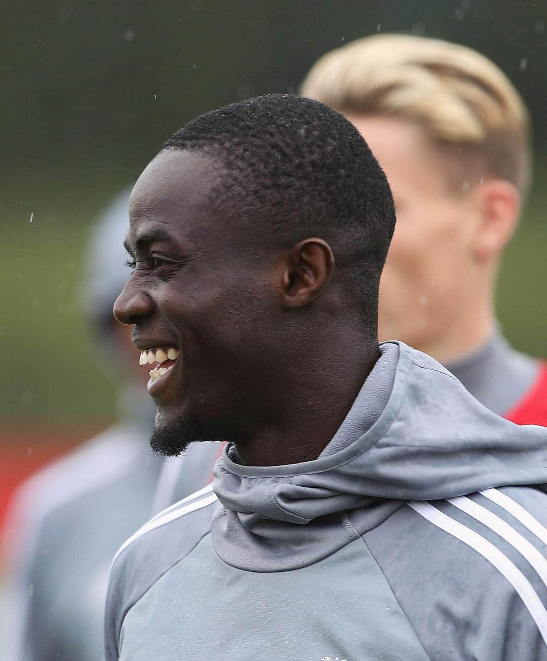 マンチェスター・ユナイテッドさんのインスタグラム写真 - (マンチェスター・ユナイテッドInstagram)「😁 @EricBailly24 is always smiling... Have a great day, birthday boy! 🎊」4月12日 20時01分 - manchesterunited