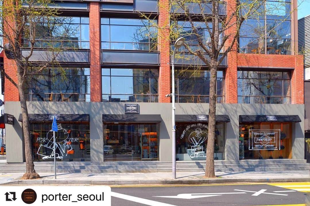 吉田カバン 表参道さんのインスタグラム写真 - (吉田カバン 表参道Instagram)「#Repost @porter_seoul with @make_repost ・・・ 韓国3号店目となるコンセプトショップ「PORTER SEOUL GAROSU（カロス）」が、ソウル・新沙洞（シンサドン）の街路樹通り（カロスキル）にオープンいたしました。  PORTER SEOUL GAROSU オープン：4月12日(金) 住所：1F 6, Apgujeong-ro 12-gil, Gangnam-gu, Seoul 営業時間：AM10:30 ～ PM10:00  韓国にお住いの方はもちろん、ご旅行や出張などでお近くにお越しの際は是非お立ち寄りください。 皆様のご来店をスタッフ一同心よりお待ちしております。  #yoshidakaban #porter #luggagelabel #porteryoshida #吉田カバン #ポーター #porteryoshida #madeinjapan #japan #porterflagshipstore #porterstand #kurachikabyporter #potr #korea #seoul #garosugil #garosu #porterseoul  #코리아 #서울 #가로수길 #포터 #포터서울 #요시다가방」4月12日 20時10分 - porter_flagship_store