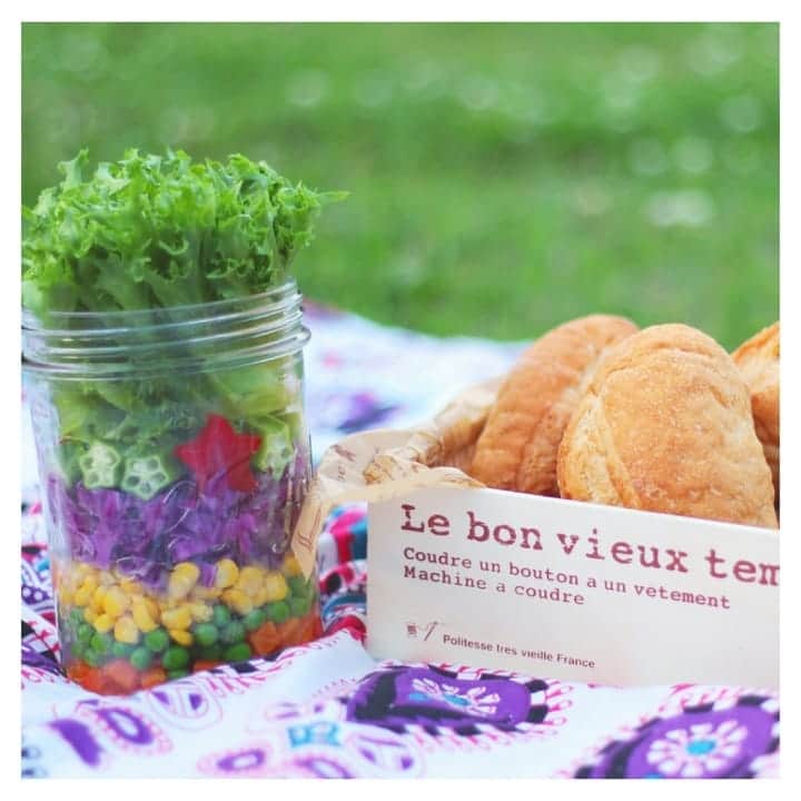 furryrate officialのインスタグラム：「Let's go on a picnic🥪🍅 . . 暖かい陽気にはピクニックがぴったり🥨 . . #furryrate #furry #ファーリーレート #ファーリー #ピクニック #picnic #公園 #healthy #salad #park #green #bread #sandwich」