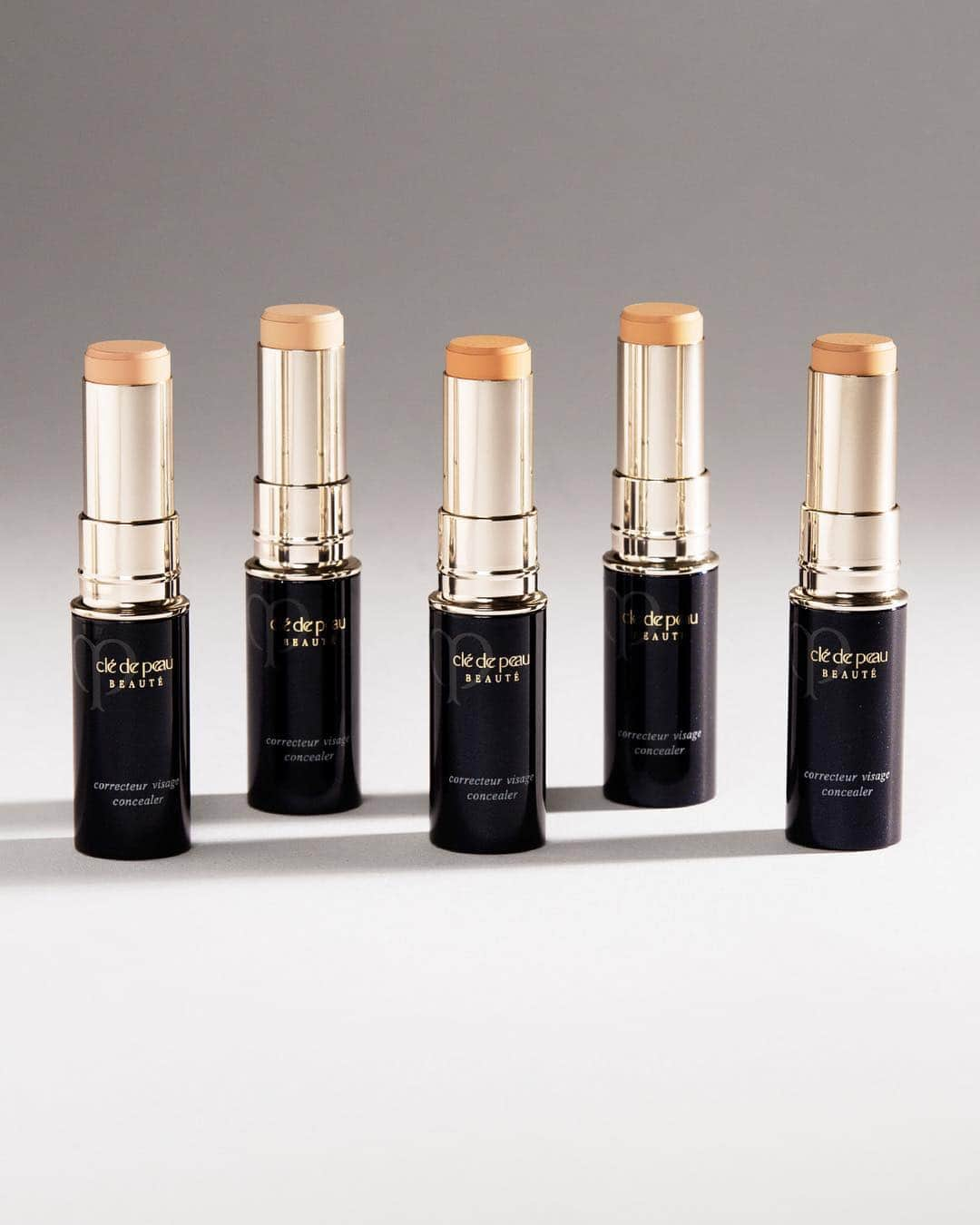 Clé de Peau Beauté Officialさんのインスタグラム写真 - (Clé de Peau Beauté OfficialInstagram)「#Concealer creates a seamless finish with hydration.」4月13日 6時58分 - cledepeaubeaute