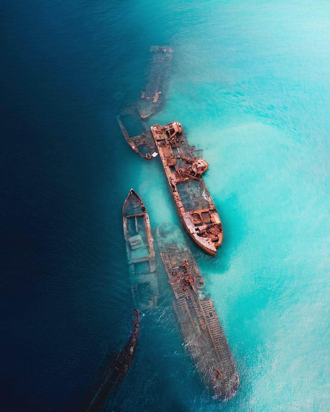 BEAUTIFUL DESTINATIONSさんのインスタグラム写真 - (BEAUTIFUL DESTINATIONSInstagram)「The Tangalooma Wrecks on Moreton Island are not only a scuba explorer's paradise — they're also home to more than 100 species of fish! Travel tip: Help protect these local inhabitants by wearing mineral-based or reef-safe sunscreens. Tag your pirate-obsessed or diving-fanatic friends! (📷: @gabscanu 📍: Tangalooma Wrecks, Moreton Island, Australia)」4月13日 7時01分 - beautifuldestinations