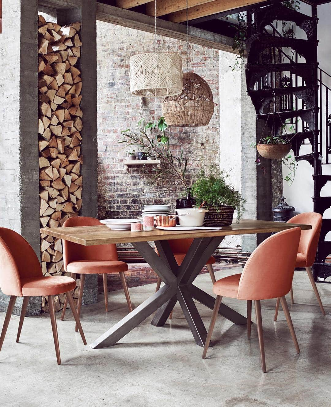 Nextさんのインスタグラム写真 - (NextInstagram)「Our NEW collection is making spring home updates a whole lot easier! Think terracotta hues and boho inspired statements ✨ 🔍 Table: 429944 Dining chairs: 633844 Lighting: 645867 & 312911. #new #newcollection #home #homeware #macrame #boho #homeinterior #interior #dining #furniture #homedecor #decor #nexthome #springupdate #update」4月13日 5時31分 - nextofficial