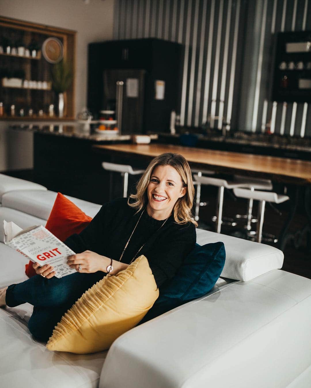 ペイジ・ローレンスのインスタグラム：「One year ago today I celebrated a noteworthy moment in my life- attaining my Graduate Certificate in Executive Coaching. I was bursting at the seams with motivation to get my business up and running so that I could go out and positively impact the world with my work 👊🏻. But the world works in mysterious ways, and shortly after this milestone moment, I made the decision to move down to the USA with my (handsome and inspiring) Fiancé [@richmondchampion ]to start the long immigration process (so that we no longer had to live in separate countries👏🏻). It was an exciting decision for OUR goals as a couple, but it also meant my career had to be put on a hiatus as I waited to be sent the proper paperwork allowing me to work in a different country. • • The past 9 months have been- in all honesty- quite trying at times. But they’ve also been an excellent reminder that the best things in life are worth WAITING for, WORKING for and NEVER GIVING UP on. • • I’m still working out some of the details, but I’m proud to say that SOON I’ll be taking the leap and launching my own business as an Executive Performance Coach. One year later, and the motivation and energy to be a positive impact on the world is still there, waiting for me. • • It’s exciting. It’s intimidating. It’s challenging. And it’s coming. SOON. 😉」