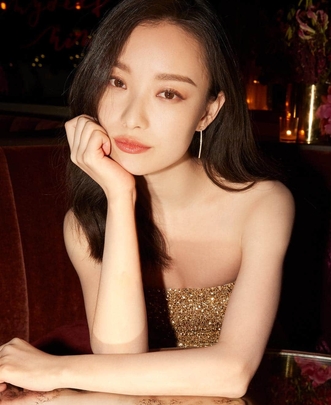 ボビイブラウンさんのインスタグラム写真 - (ボビイブラウンInstagram)「The epitome of luxe: #BobbiBrown spokeswoman @captainmiao at the Luxe Lip Lounge, where she celebrated #ConfidentBeauty with us and influencers from around the globe.  Tag your most glamorous friend in the comments below for a chance to win a special selection of our most luxurious formulas: Luxe Lip Color, Luxe Eye Shadow and Luxe Matte Lip Color. 10 lucky winners will be selected on Monday! Have an enchanted weekend. XOXO  No purchase necessary to enter #giveaway. Starts April 12, 2019 at 5:30PM EST and ends April 15, 2019 5:29PM. Open to US residents only. See our Facebook page for official rules.」4月13日 6時21分 - bobbibrown