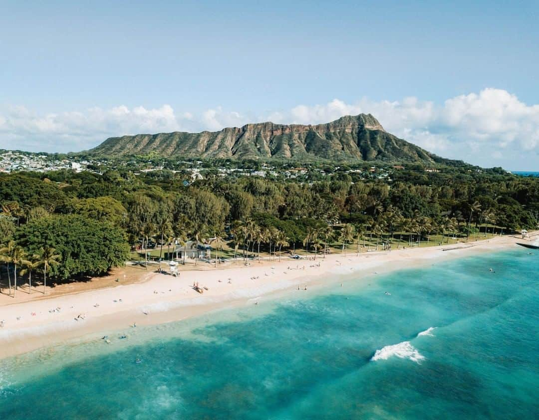 ハワイアン航空さんのインスタグラム写真 - (ハワイアン航空Instagram)「This view of #DiamondHead never gets old. 😍 Photo by @Michutravel. Happy #AlohaFriday! . . . #LetHawaiiHappen #ExploreHawaii #GlimpseofHawaii #NakedHawaii #HawaiiUnchained #AdventureAwaits #VisitOahu #SeeMoreTasteMore」4月13日 6時30分 - hawaiianairlines