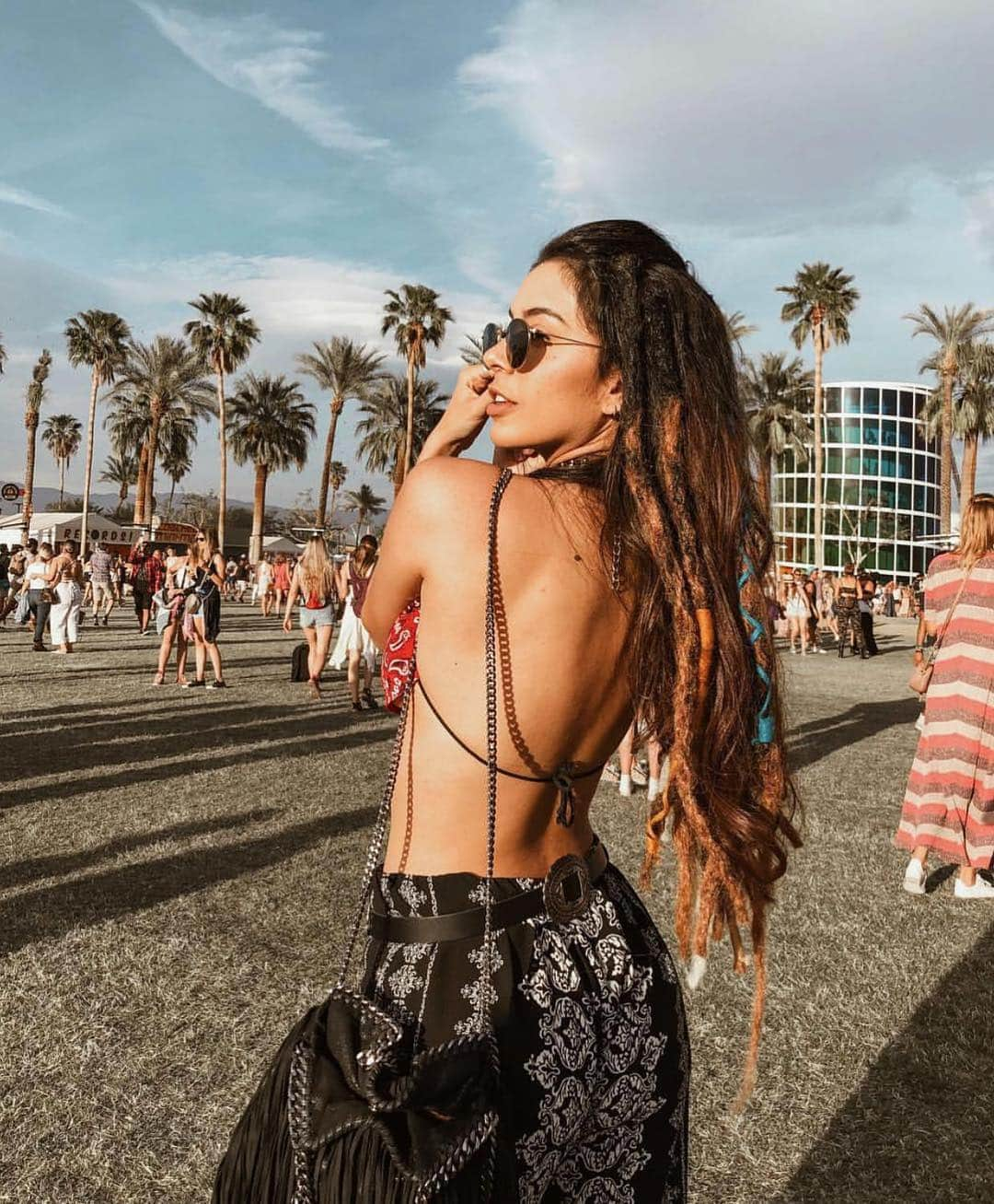 Gabriela Salesさんのインスタグラム写真 - (Gabriela SalesInstagram)「Há 1 ano, nesse mesmo período, eu estava vivendo minha primeira experiência no #coachella . Infelizmente, por questões de trabalhos, eu não conseguirei ir nessa edição. Arrasada feat com saudades dessa experiência incrível! No próximo, quem sabe, Tamo aí de volta ❤️ #rmnacalifornia #coachella2018 #coachella2019」4月13日 6時37分 - ricademarre