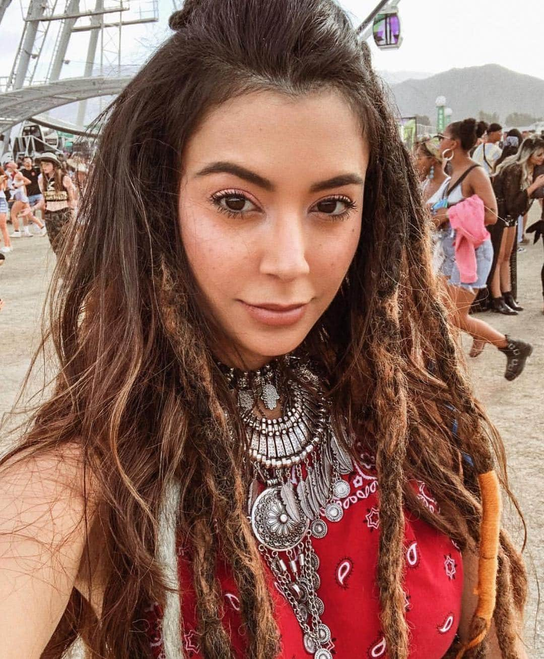 Gabriela Salesさんのインスタグラム写真 - (Gabriela SalesInstagram)「Há 1 ano, nesse mesmo período, eu estava vivendo minha primeira experiência no #coachella . Infelizmente, por questões de trabalhos, eu não conseguirei ir nessa edição. Arrasada feat com saudades dessa experiência incrível! No próximo, quem sabe, Tamo aí de volta ❤️ #rmnacalifornia #coachella2018 #coachella2019」4月13日 6時37分 - ricademarre