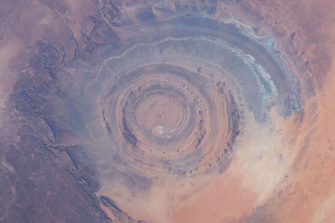 NASAさんのインスタグラム写真 - (NASAInstagram)「It's not another world. It's Earth and it's the "Eye of the Sahara." 👁️From an altitude of 255 miles, a crewmember on the International Space Station (@ISS) photographed the Richat Structure in northwestern Mauritania. The circular geologic feature is thought to be caused by an uplifted dome—geologists would classify it as a domed anticline—that has been eroded to expose the originally flat rock layers.  Image credit: NASA #sahara #Earth #Mauritania #NASA #Views」4月13日 6時48分 - nasa