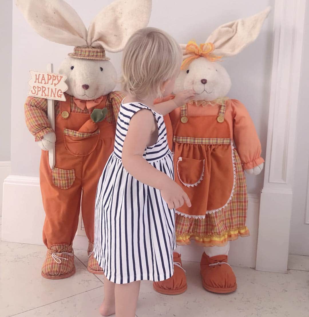 Eliana Michaelichin Bezerraのインスタグラム：「“Correrro mamãe “. Sim, a nossa Páscoa já começou. #coelho #pascoa #ressurreição #passagem #diasmelhores #esperança #manuelamrseminstagram #mariapassanafrente」
