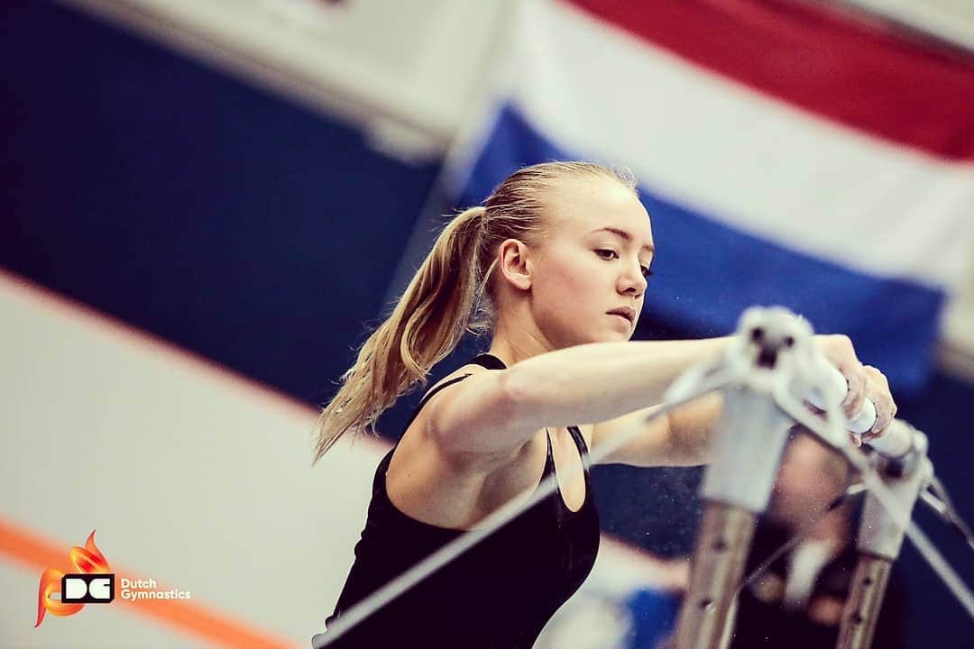 リーケ・ウェイファースのインスタグラム：「Ready for 1 more training to end this week well! 💪🔥 GOOD LUCK for the Dutch gymnasts in the European All-Around final tonight! @eythora & @tishavolleman  Follow all updates via @dutchgymnasticskngu」