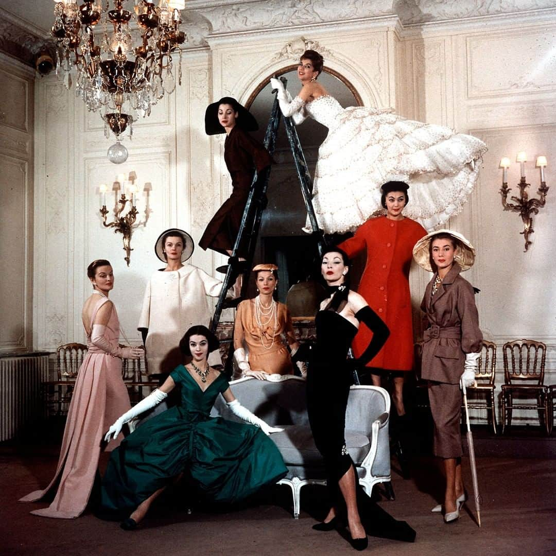 lifeさんのインスタグラム写真 - (lifeInstagram)「Models wearing the latest dress designs byChristian Dior in France, 1957. (Loomis Dean—The LIFE Picture Collection/Getty Images) #fashionfriday #vintagefashion #Dior」4月12日 22時02分 - life