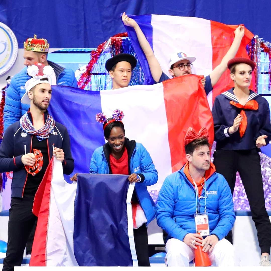 オリンピックチャンネルさんのインスタグラム写真 - (オリンピックチャンネルInstagram)「We love to see the teams showing their colours and supporting their team-mates at World Team Trophy! ⛸️⁣ ⁣ Who are you cheering for? 🇺🇸🇯🇵🇷🇺🇨🇦🇫🇷🇮🇹⁣」4月12日 22時06分 - olympicchannel_x