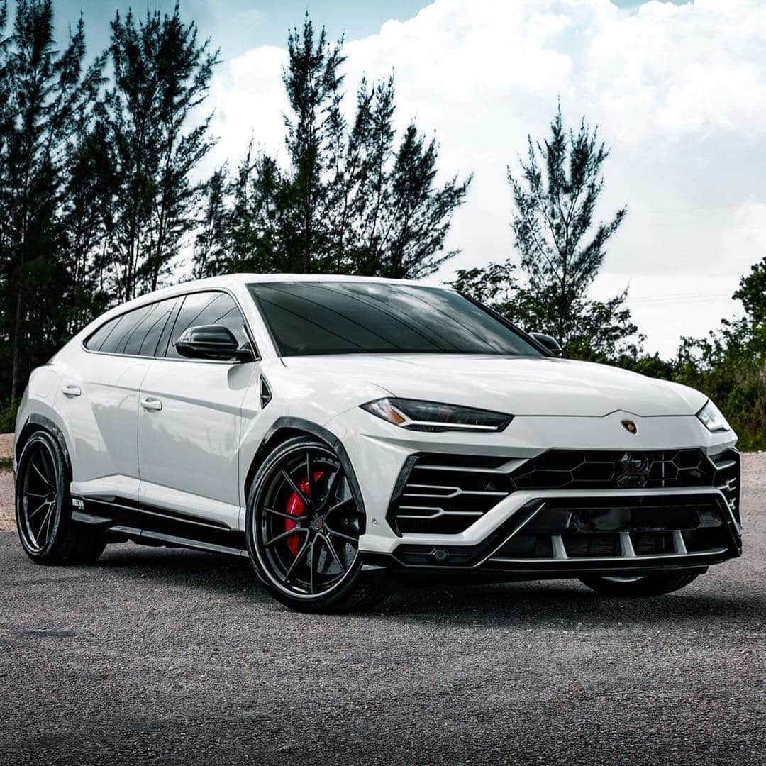 CARLiFESTYLEさんのインスタグラム写真 - (CARLiFESTYLEInstagram)「Lamborghini Urus or $250,000 cash? Photo by @kfletchphotography #carlifestyle」4月12日 22時10分 - carlifestyle