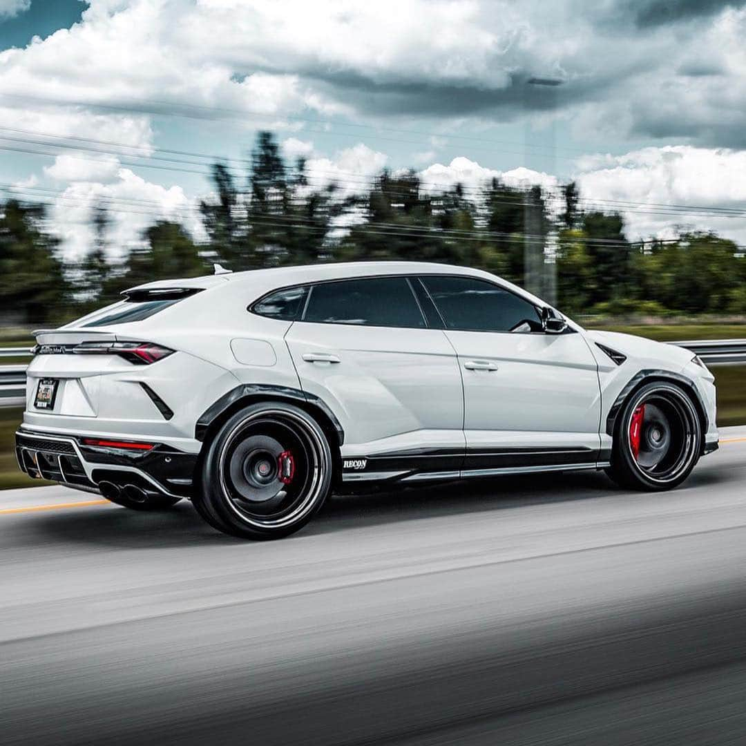 CARLiFESTYLEさんのインスタグラム写真 - (CARLiFESTYLEInstagram)「Lamborghini Urus or $250,000 cash? Photo by @kfletchphotography #carlifestyle」4月12日 22時10分 - carlifestyle