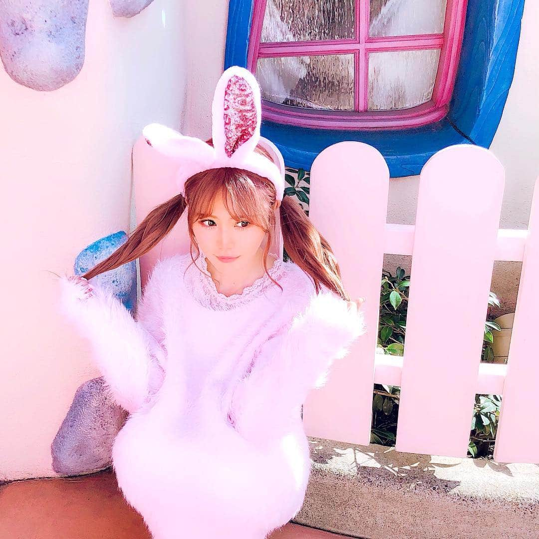 込山榛香さんのインスタグラム写真 - (込山榛香Instagram)「ピンクうさぎにもなったよ🐇💗﻿ ﻿  うさぎに見えるかな？？﻿ ﻿ ﻿ ﻿ #ディズニーランド #ディズニーイースター #イースター﻿ #ディズニーコーデ #ピンクコーデ #イースターコーデ #onespo #うさぎ #komiディズニー」4月12日 22時10分 - komiharu_official