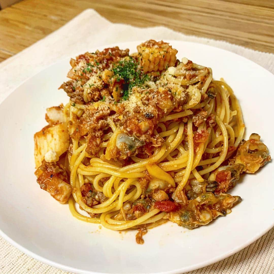 シュネルさんのインスタグラム写真 - (シュネルInstagram)「今日の夕ご飯 ・海鮮トマトパスタ ・サーモンとアボカドのカルパッチョ  カルパッチョソース、オリジナルで作ったんだけど美味しかったから試してみて！  ポン酢、オリーブオイル 2 しょうゆ、白ワイン 1 砂糖お好みで ブラックペッパー少々  #food #foodporn #料理 #イタリアン #夕ご飯 #シュネルキッチン #おうちごはん」4月12日 22時13分 - schnell_solidemo