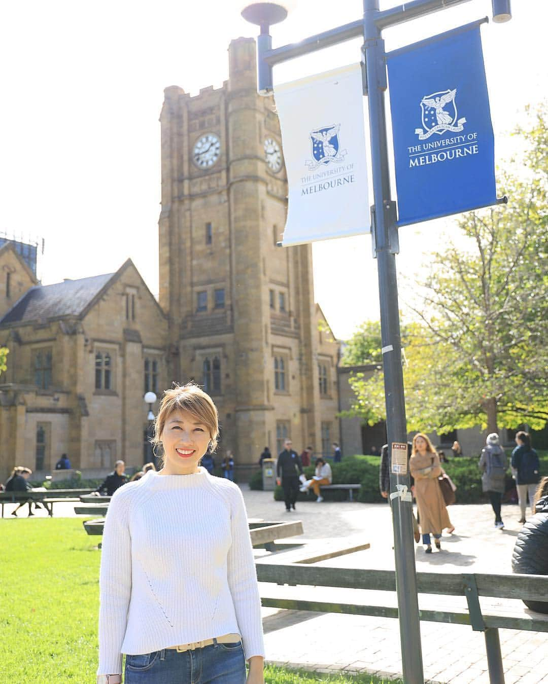 吉田ちかさんのインスタグラム写真 - (吉田ちかInstagram)「Visited the University of Melbourne the other day! Walking through the campus made me want to go back to school 🏫 then I realized I’d have to study and take tests ... I’m glad I’m done with that lol﻿ ﻿ 先日メルボルン大学に遊びに行きました😊 久しぶりにキャンパスの様子を見て、大学生に戻りたくなりましたw でも、勉強もしないといけないし、テストを受けないといけない(そりゃそうだ) ... やっぱり学生はもういいかな💦 社会人も大変だけど、学生は学生で色々と大変だよね😱 みんな頑張って！！応援してます❤️﻿ ﻿ #新しい動画をアップしました #オーストラリアのスーパーで物価調査 #よかったら見てください」4月12日 22時17分 - bilingirl_chika