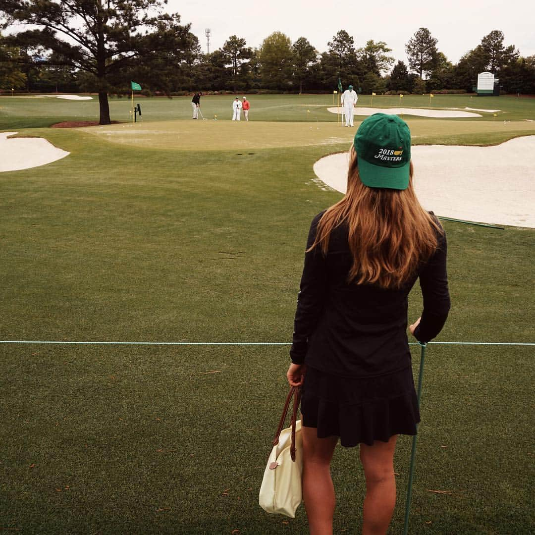 ベレン・モゾさんのインスタグラム写真 - (ベレン・モゾInstagram)「My first act of negligence in my 30s, wearing my hat backwards at The Masters. 🙅🏼‍♀️ [ I swear it was more an act of OBLIVION] ———— Arranque mi rebeldía de los 30 en el Masters del año pasado, casi me echan del campo por llevar la gorra para atrás...」4月12日 22時23分 - belenmozo