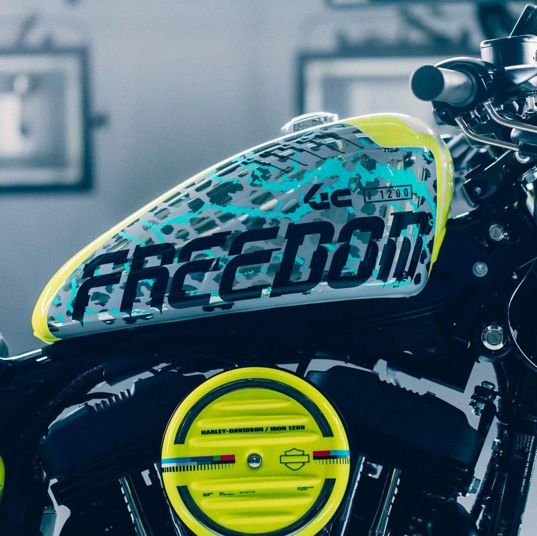 Harley-Davidson Japanさんのインスタグラム写真 - (Harley-Davidson JapanInstagram)「The birth of the new freedom. #ハーレー #harley #ハーレーダビッドソン #harleydavidson #バイク #bike #オートバイ #motorcycle #アイアン1200 #iron1200 #xl1200ns #スポーツスター #sportster #コラボレーション #collaboration #デザイン #design #グラファーズロック #graphersrock #seekforfreedom #2019 #自由 #freedom」4月12日 22時25分 - harleydavidsonjapan