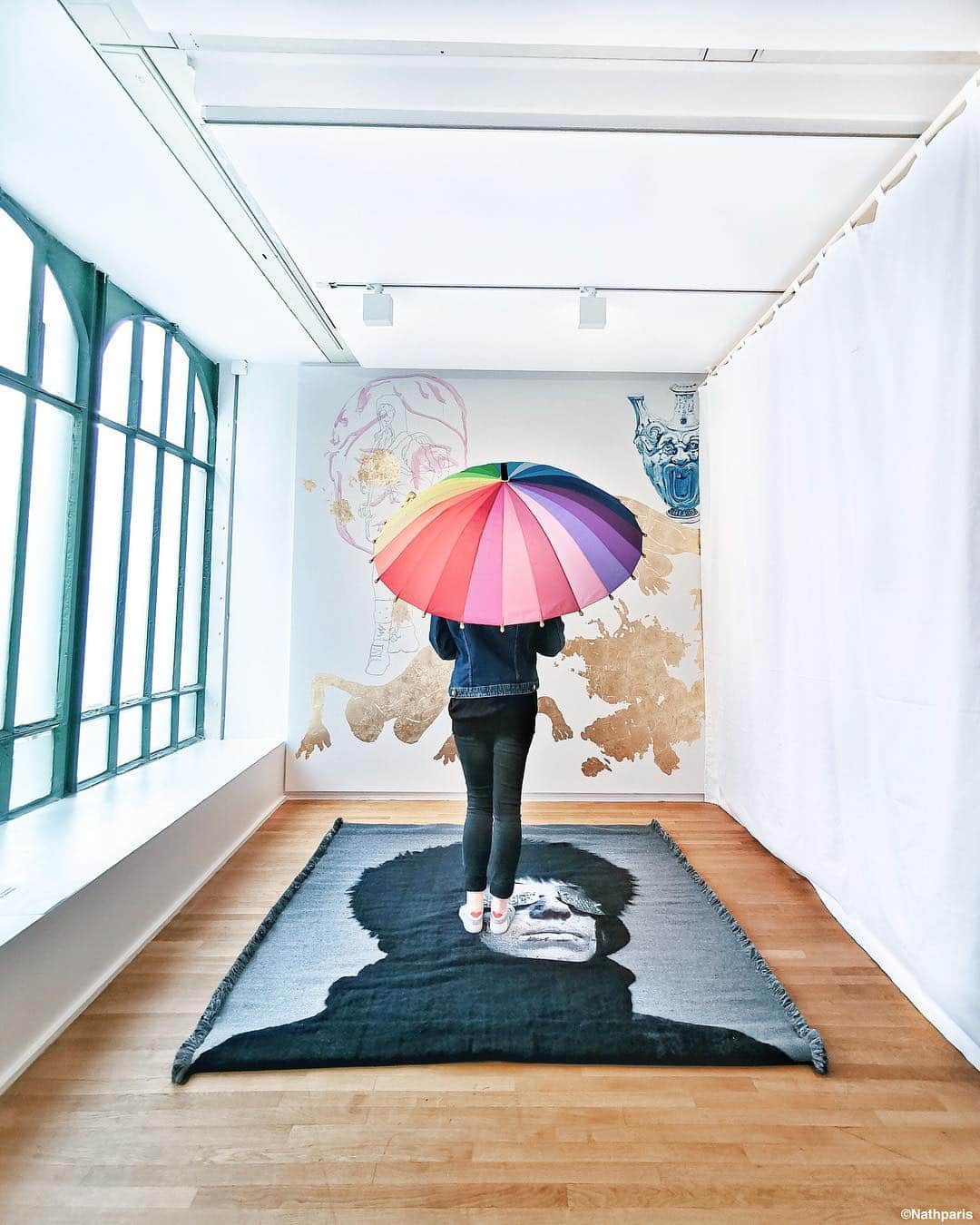 nathparisのインスタグラム：「Venez découvrir la nouvelle exposition à la @fondation_edf  de Fabrice Hyber et Nathalie Talec «Coup de Foudre» Un moment ludique à partager en famille #FondationEDF #CoupdeFoudre #HyberTalec」