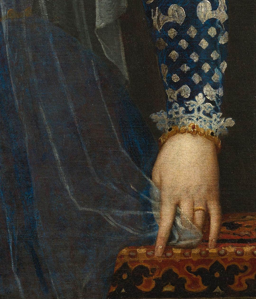 ルーブル美術館さんのインスタグラム写真 - (ルーブル美術館Instagram)「. 🇫🇷Le vendredi c’est #LaModeAuLouvre ! _ 🕰Ce tableau, La Belle Nani, est considéré comme l’un des plus beaux portraits féminins du XVIe siècle. Véronèse en réalisa pourtant peu, nous n’en connaissons seulement six de la main du maître. _ 🧐Cette vénitienne porte un costume de velours bleu et un léger manteau de gaze. Elle arbore de nombreux bijoux : à chaque poignet un bracelet avec rubis et saphir, à la main gauche une alliance d’or, à la main droite deux bagues. Sur sa poitrine luit une chaîne retenue en haut du corsage par deux bijoux en or avec saphir. _ ✍️ Cette femme richement vêtue porte également un collier de perles blanches autour du cou. Ses cheveux blonds coiffés à plat et ondulés sont séparés au milieu par une raie et s’ornent de perles, en écho à son collier. _________ 🌍  It is #FashionFriday at the Louvre! _ 🕰This painting, La Belle Nani, is known as one of the most beautiful female portraits of the 16th century. Veronese realized however few female portraits, we know only six by the master. _ 🧐This Venetian woman is wearing a blue velvet dress with a light gauze coat. She also wears jewelry: bracelets with ruby and sapphire on each wrist, a gold wedding ring on the left hand and two rings on the right. On her chest shines a chain held at the top of the bodice by two golden jewels with sapphire. _ ✍️ This woman, lavishly dressed, also wears a necklace of white pearls. She adorned her blond hair, combed flat and wavy, with pearls responding to her necklace. _ 📸©️RMN Grand Palais - Musée du Louvre / Michel Urtado . . . #Louvre #LouvreMuseum #MuseeDuLouvre #venetianpainting #paintings」4月12日 22時32分 - museelouvre