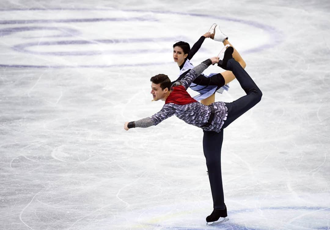 ISUグランプリシリーズさんのインスタグラム写真 - (ISUグランプリシリーズInstagram)「🔢 Day 2 of #WTTFigure wrapped up with the Pairs Short, Men's Free and Free Dance - Team USA 🇺🇸 leads the scoreboard with 91 points, Team Japan 🇯🇵 comes second with 79 and Team Russia 🇷🇺 third with 70 !  #FigureSkating」4月12日 22時36分 - isufigureskating_x