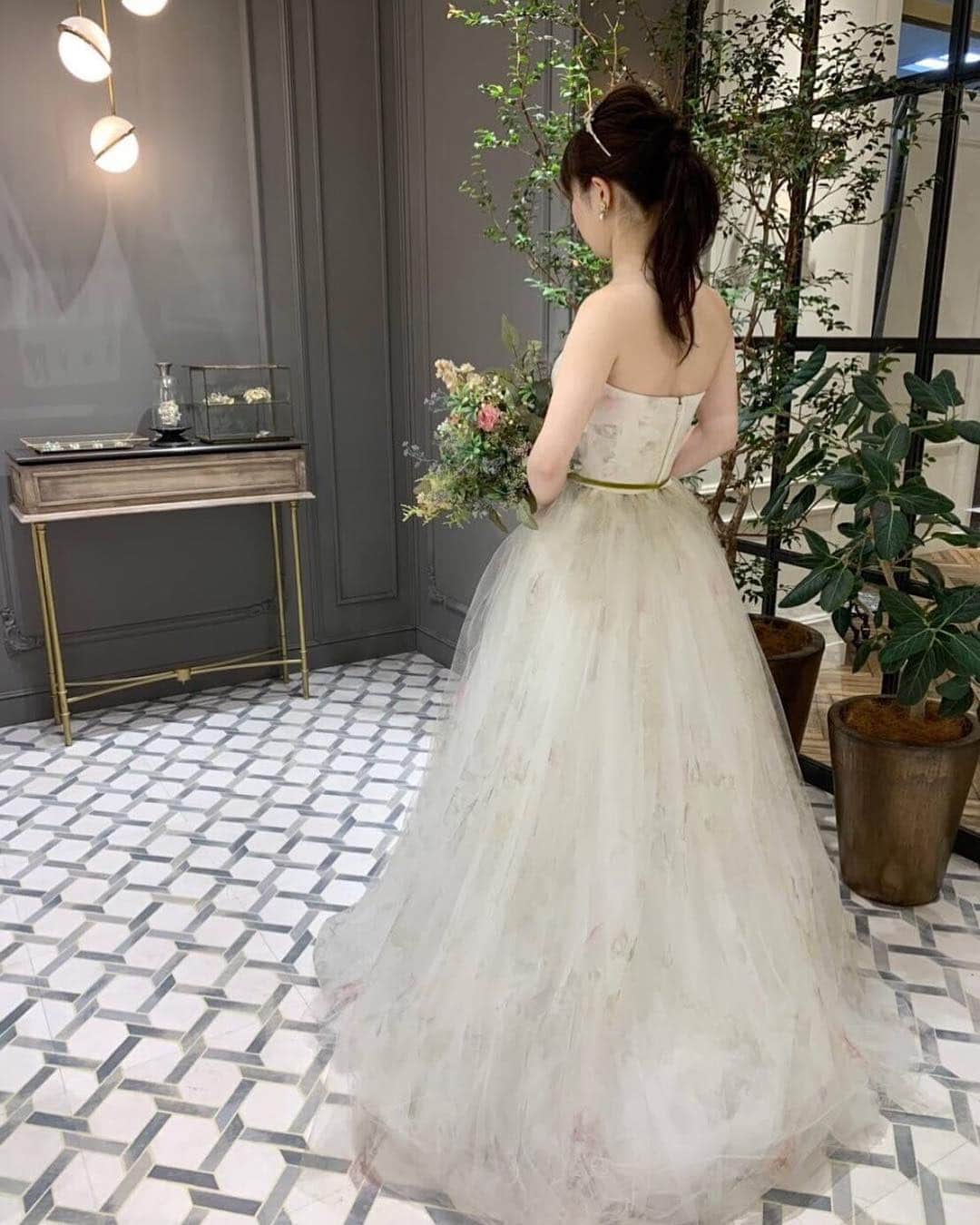 Dresses (ドレッシーズ)さんのインスタグラム写真 - (Dresses (ドレッシーズ)Instagram)「* ---------------------------------------- プレ花&卒花さまの素敵なお写真をご紹介します✨ 《 #ドレッシーズ花嫁 》を付けて、投稿してくださいね💐 ---------------------------------------- カラードレス:04-70001 ドレスブランド:  @davidfieldensposa  ヘッドアクセサリー:05-70026 イヤリング:07-70187 * こちらのドレスは @authentique_weddingdress のドレスです。 ----------------------------------------- <お問い合わせ> 💌@dresses_weddingdress へDM 📞 0120-791-249 ご試着予約やレンタル価格など、お気軽にお問い合わせください。 ----------------------------------------- . コーディネートのポイントや詳細は @dresses_weddingdressホーム画面URLへ。 * その他の @davidfieldensposa のドレスは #davidfielden_dresses よりご覧いただけます。 * 素敵だと思ったら、写真をダブルタップ✨ * #ドレッシーズ#インポートドレスショップ#ちーむオーセンティック#フラワープリントドレス」4月12日 22時36分 - dresses_weddings