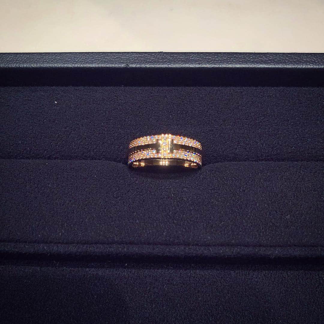 banvoxさんのインスタグラム写真 - (banvoxInstagram)「傷をリペアしてた大事なティファニーの2Tリングもどってきた🎉💎💎💎 . . . . #jewelry #tiffany #tiffanyandco #diamond #diamonds #ring #diamondring #highjewelry」4月12日 22時40分 - banvox