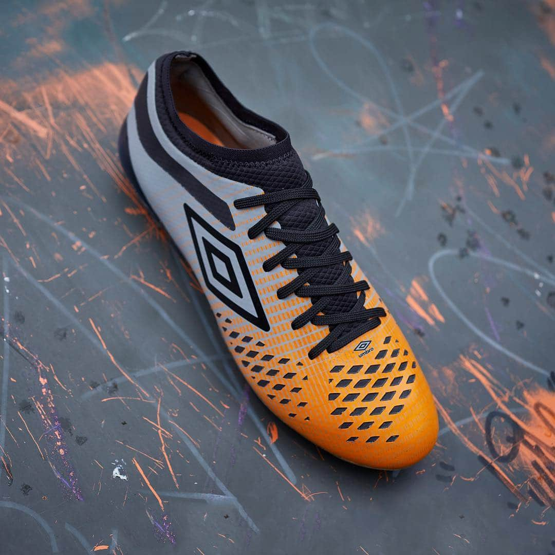 UMBROさんのインスタグラム写真 - (UMBROInstagram)「Our speed boot - Velocita 4 - is available now in Turmeric, Grey Flannel and Black.💨 . . . . #umbro #umbrofootball #football #footballboots #footyboots #chuteiras #chuteira #cleats #cleatstagram #soccercleats #velocita」4月12日 22時41分 - umbro