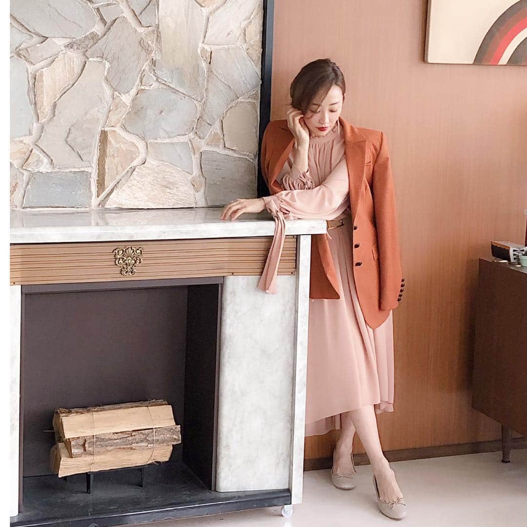 神崎恵さんのインスタグラム写真 - (神崎恵Instagram)「12の中の少し。 服に合わせて、メイクや髪を変える楽しみ。 仕上がりをとても楽しみにしている企画なので、ご報告できる日が待ち遠しいです。」4月12日 22時41分 - megumi_kanzaki