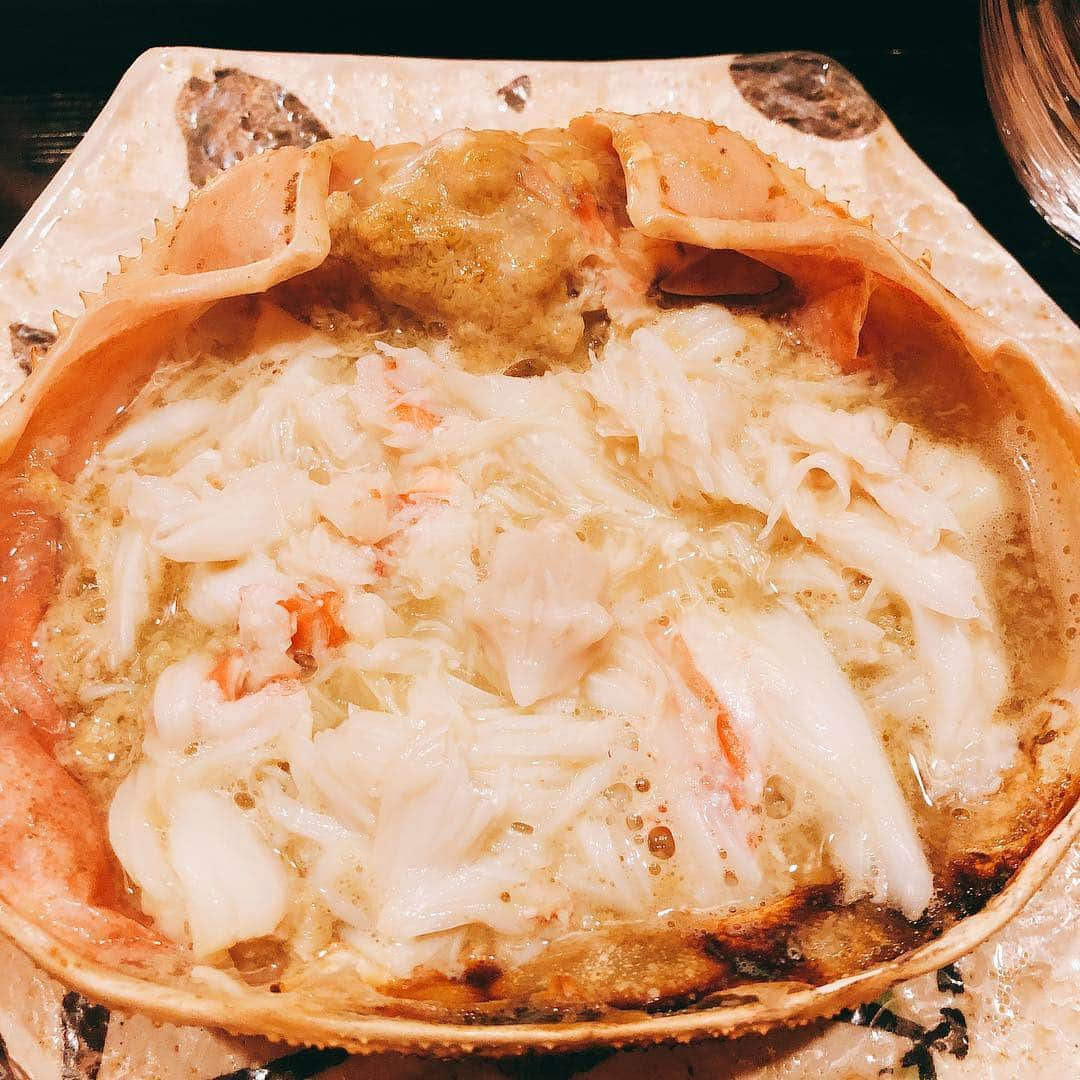 里美ゆりあさんのインスタグラム写真 - (里美ゆりあInstagram)「黄金ガニを食べに赤坂きた福に(*ᴗˬᴗ) この世の中に不満があるとばかりの怒ったお目目だったので蟹さんには悪いけどタレ目にしてみたら。。 んー。。可愛い😆 #きた福#赤坂#黄金ガニ#美味しい#delicious#グルメ#グルメ好きな人と繋がりたい」4月12日 22時47分 - satomiyuria