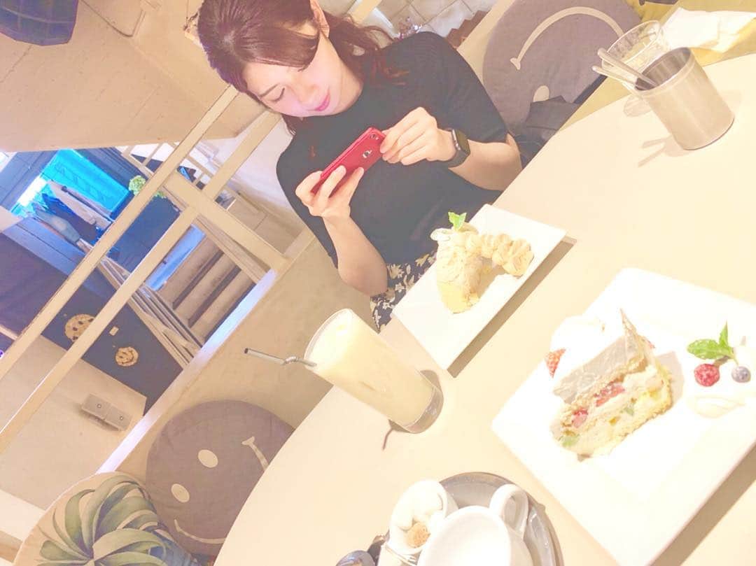綾瀬麗奈さんのインスタグラム写真 - (綾瀬麗奈Instagram)「😂🌸 . . 美味しいケーキ食べに行きたいな☺️💕 あとフルーツたくさん食べたい！ フルーツ屋さんのパフェもいいなあ😳🍓 . . . #カフェ #カフェ巡り #カフェ活 #カフェ好き #カフェスタグラム #カフェ部 (とりあえずタグつければいいと思ってる😡) . #綾瀬麗奈 #アイドル #dela #役者 #名古屋 #nagoya #名古屋観光文化交流特命大使 #トレーニング女子 #筋トレ女子 #御朱印ガール #りんご飴 #ハムスターのいる生活 #荒野行動女子 #tiktok #tiktokjapan #ティックトッカー」4月12日 22時43分 - ayasereina