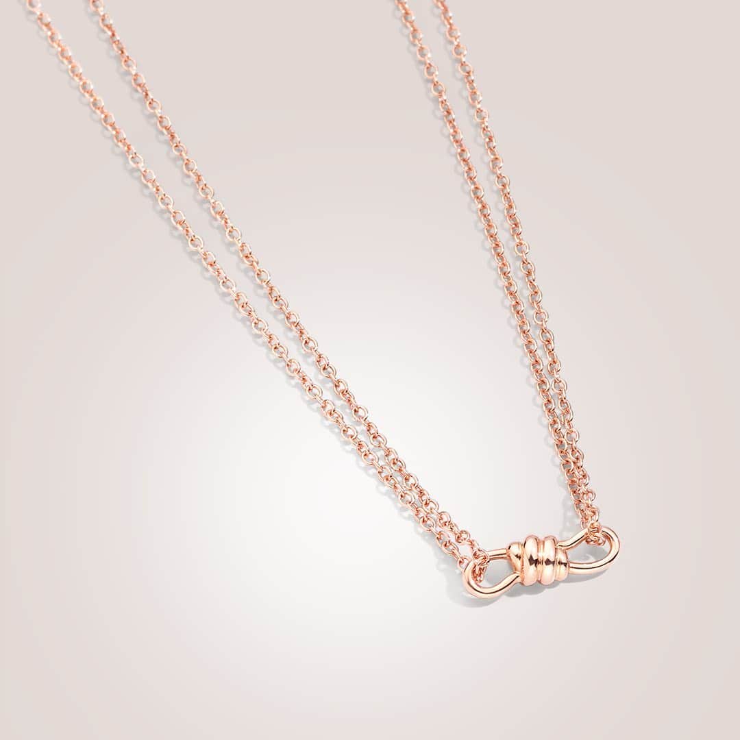 ドドさんのインスタグラム写真 - (ドドInstagram)「Pendants and rings - the new Nodo collection gives you the precious strings to tie around the hearts of your loved ones, you choose the shape. Discover it in store and on dodo.it  #dodojewels #dodocharm #nodocollection #knot #pendant #ring #mdw」4月12日 22時48分 - dodojewels