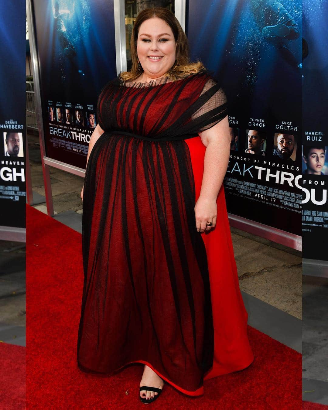 Just Jaredさんのインスタグラム写真 - (Just JaredInstagram)「@chrissymetz gets support from @mandymooremm at the premiere of her film @breakthroughmovie! See more on JustJared.com now #ChrissyMetz #MandyMoore Photos: @gettyimages」4月12日 22時52分 - justjared