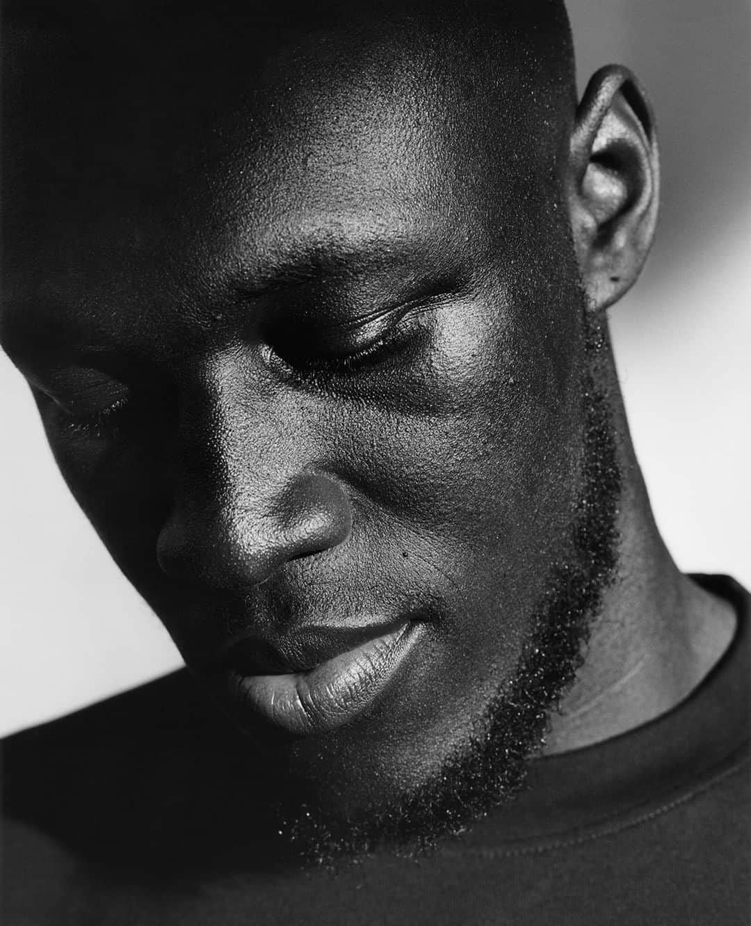 i-Dさんのインスタグラム写真 - (i-DInstagram)「"If these are the drastic steps that I need to take to make a point against racism and racial profiling, then trust me I’m taking it.” ⁣👏👏👏 ⁣ @Stormzy pulled out of a festival appearance in Austria on Thursday after he alleged that the festival’s staff were racially profiling members of his team.⁣ ⁣ Find out more on i-D via link in bio. 🔗⁣ ⁣ [The Game-Changing Issue No. 345, 2016]⁣⁣ .⁣ .⁣ .⁣ Photography @oliverhadleepearch⁣ Styling @maxclarkone #Stormzy #Snowbombing」4月12日 23時00分 - i_d