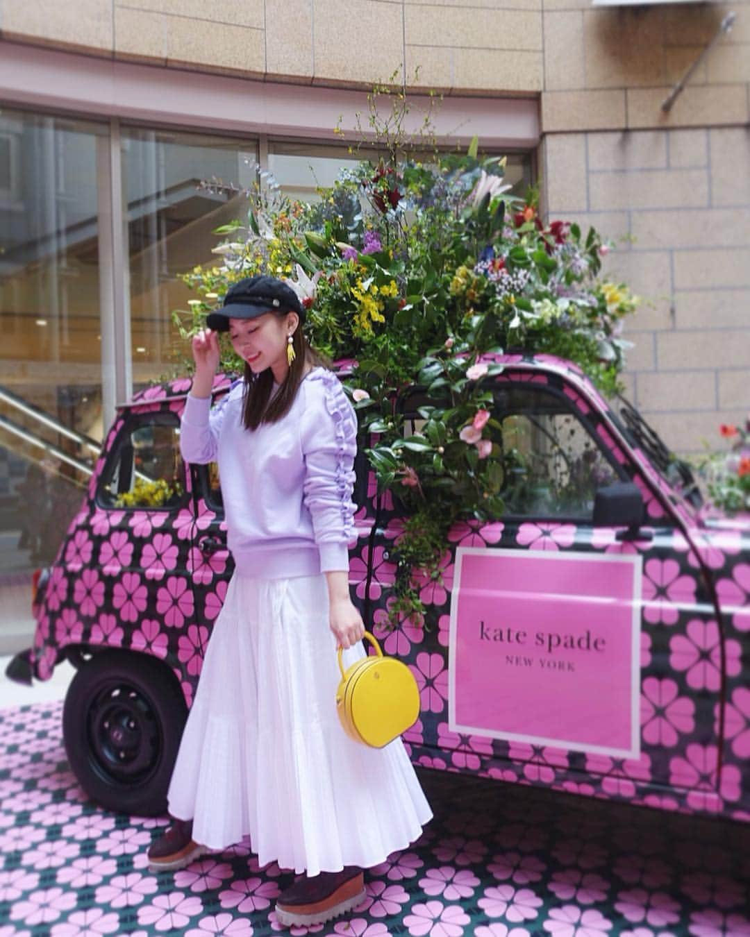藤川沙弥のインスタグラム：「皆でkate spadeへお買い物へ🛍﻿ 新しくなんばパークスにopenしたばっかり💗﻿ ﻿ 春の新作のお洋服もカバンも﻿ アクセまでめちゃくちゃ可愛い…🤤🌸﻿ kate spadeのカラー使いがすごくタイプ💜﻿ 関西で1番広い店舗で品揃えが豊富でしたよ❣️﻿ ﻿ 今日から3日間はドリンクサービスがあって﻿ 可愛いピンクの🚗も写真撮れちゃう🤳💕﻿ ﻿ ﻿ ﻿ ﻿ #ケイトスペード﻿ #ラブインスペード﻿ #pr」