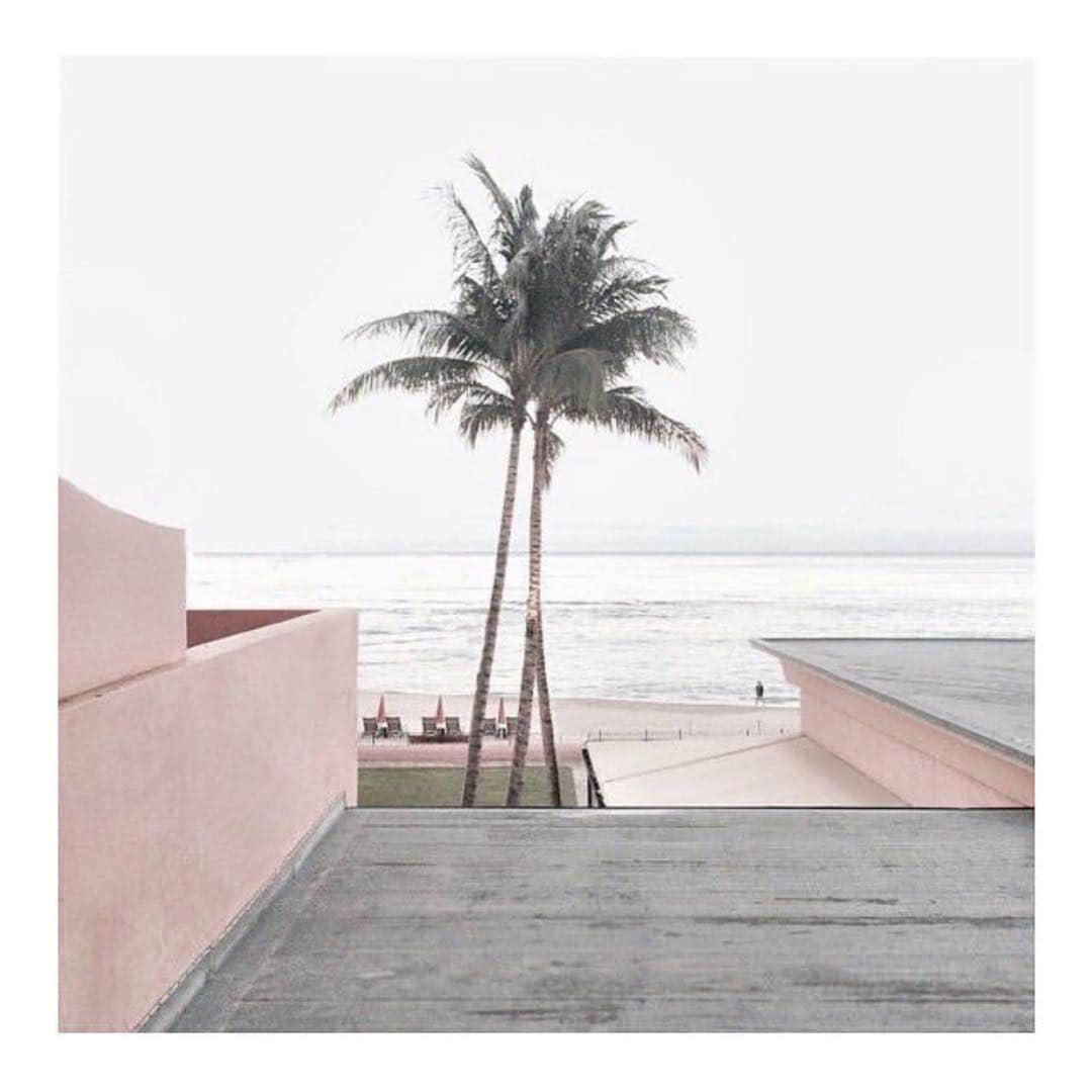 スターメラのインスタグラム：「Happy Friday @starmelauk #starmelauk#summervibes @rosaliepompon #weekendvibes」