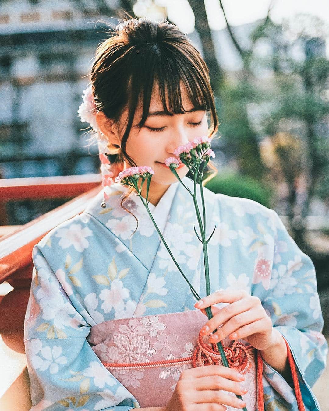 王依君さんのインスタグラム写真 - (王依君Instagram)「天蓝色的小纹和服💙#着物 #写真集 #桜 🌸」4月12日 23時17分 - sandystrawberry_