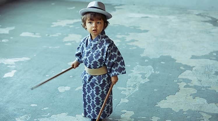 MARLMARL（マールマール）さんのインスタグラム写真 - (MARLMARL（マールマール）Instagram)「ひし形に縦縞を組み合わせ、日本の伝統的な文様の中にモダンな雰囲気も感じられるMARLMARLオリジナルのゆかたセット  ゆかたは上下セパレート、ウエストはゴム仕様。着くずれしにくくスムーズに着付けできる、デザインと機能性が両立したアイテム。  作り帯は、マジックテープ®で着脱がワンタッチで、着付けが簡単です！  MARLMARL新作浴衣▶︎ yukata 3 hishi for baby 帽子▶︎ hat4 kasumi for baby・ ・ ・ ※モデルはベビーサイズ着用 ※ モデル: 2歳3か月、85cm ※ベビー/キッズの2サイズ展開です ↓ ________________________________________________________今年もやります【ゆかた撮影会】 今年は @studio_marlmarl で！ ‌ ※詳細は4月7日のInstagram投稿をご覧下さい -- たくさんのご応募をお待ちしております！ ‌ @marlmarl_tokyo @studio_marlmarl ‌ #marlmarl#marlmarl_cd#newarrivals#2019ss#doudou#bibs#yukata#japaneseyukata#マールマール#ベビーギフト#出産祝い#新作#ゆかた撮影会#インスタキャンペーン#子供用浴衣 #キッズ浴衣#浴衣#子供浴衣#べビー浴衣」4月12日 23時21分 - marlmarl_tokyo