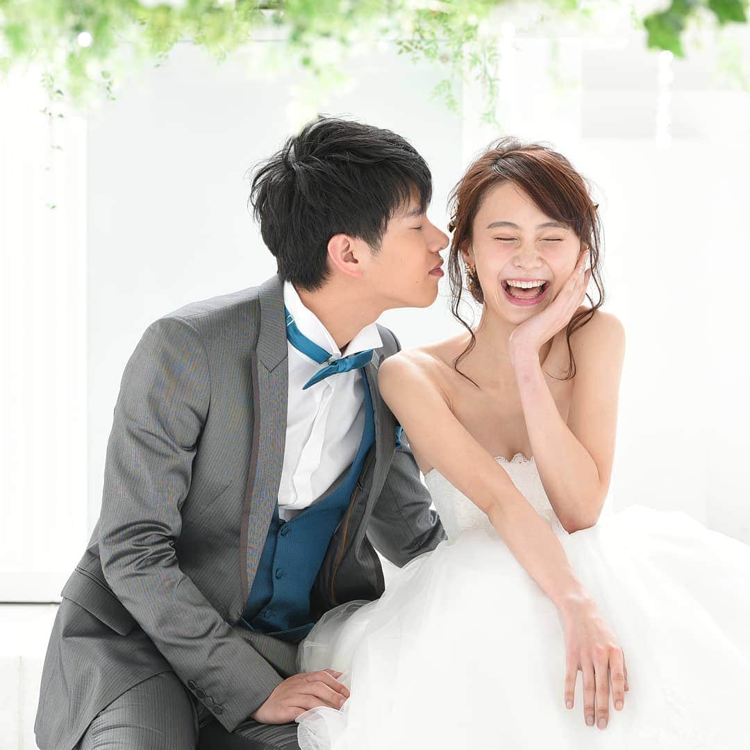 ラ セーヌ マリアージュ四日市さんのインスタグラム写真 - (ラ セーヌ マリアージュ四日市Instagram)「@lascenemariage  前撮りや当日スナップで、お二人らしいお写真をたくさん残しましょう📷✨ #ラセーヌマリアージュ #三重平安閣グループ  #アットホーム #タキシード #ウエディングドレス #ウエディングフォト #プレ花嫁  #ブライダルフェア  #2019夏婚  #結婚式準備  #結婚式場  #wedding #bridal  #四日市市」4月12日 23時30分 - lascenemariage