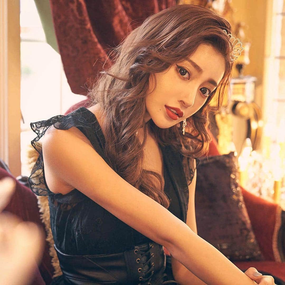 明日花キララのインスタグラム：「強そう💄👑」
