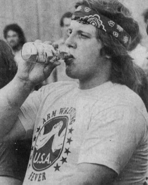 スコット・ノートンさんのインスタグラム写真 - (スコット・ノートンInstagram)「20 years old, waiting between matches at the 1978 South Dakota Arm Wrestling Championships. I won the super heavyweight division that day. #goodoledays #armwrestling #armwrestler #scottflashnorton #scottnorton #strongstyle #minnesotaboy #overthetop #millerhighlife」4月12日 23時24分 - scottflashnorton