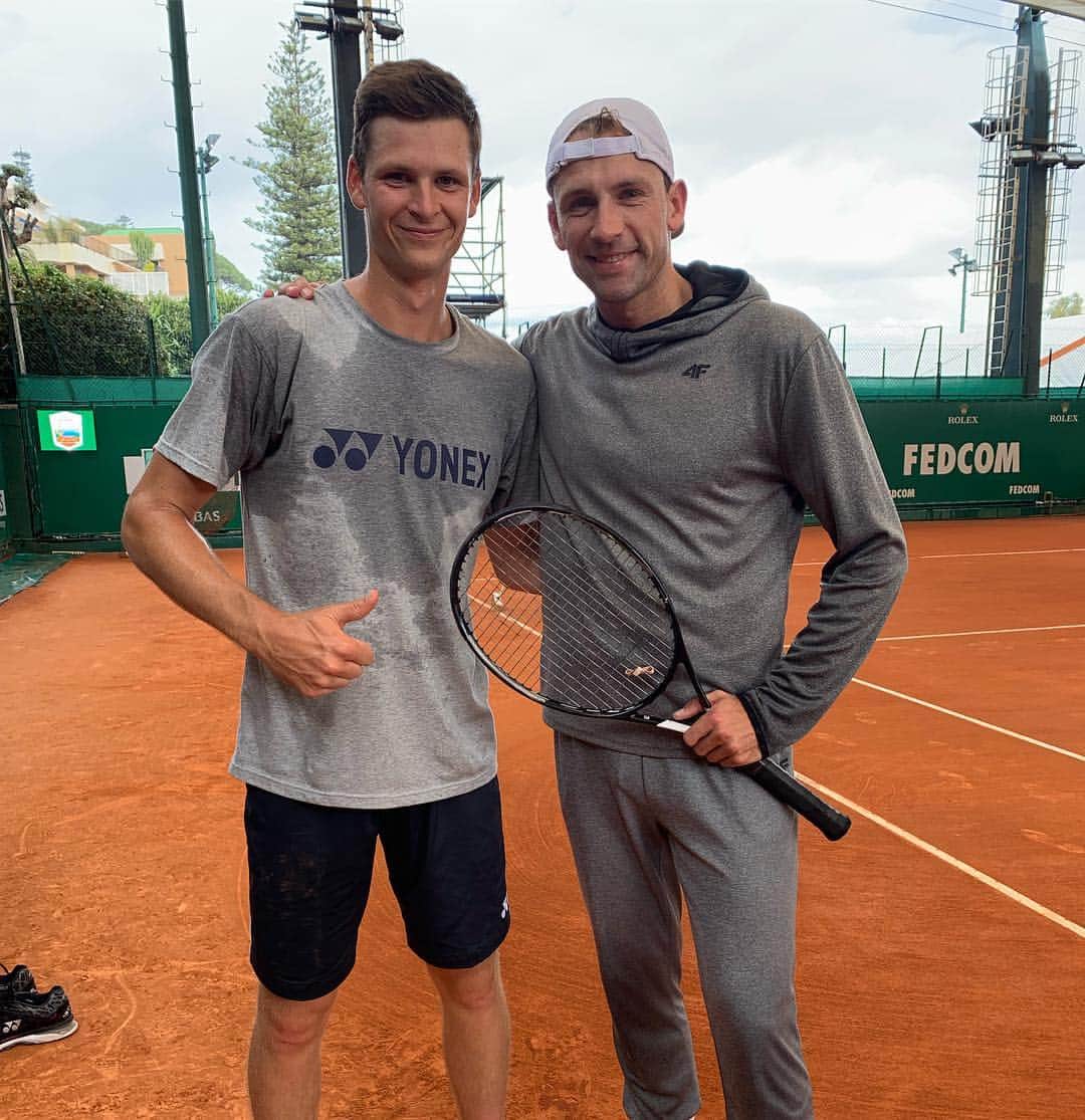 フベルト・フルカチュさんのインスタグラム写真 - (フベルト・フルカチュInstagram)「Dzięki @kubot.lukasz za wspólny trening!💪😃 Picture📸 @marcelomelo83  @rolexmontecarlomasters @montecarlocountryclub @yonex_com @atptour #yonex #montecarlo #monaco #tennis」4月12日 23時27分 - hubihurkacz